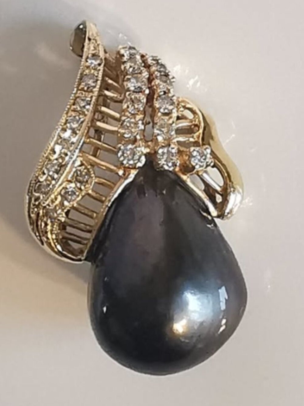 14 Kt Gold Pendant with 20 mm Tahitian Pearl and Diamonds